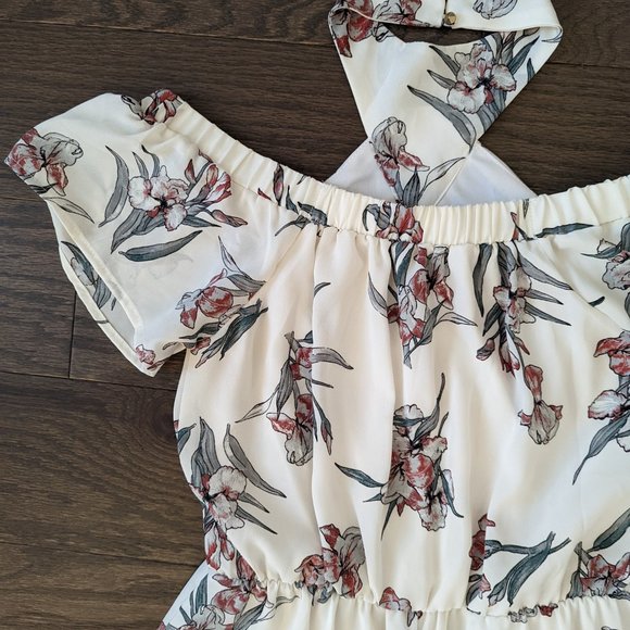 3/4 length white romper with flowers - Picture 5 of 7